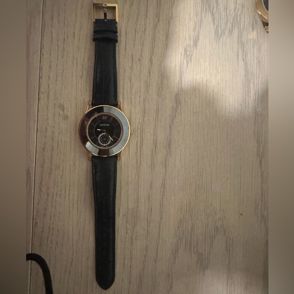 Black Swarovski watch with gold and leather extensible - Picture 2 of 6